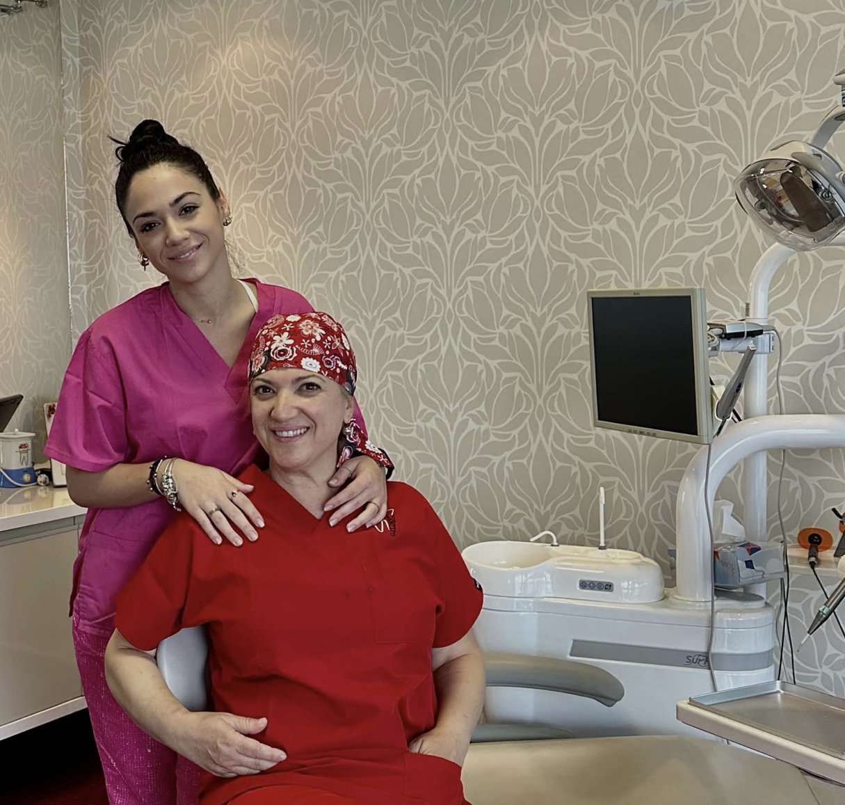 Echipa 3Dentist'S — Dr. Florea Georgeta și Dr. Florea Roberta Franccesca